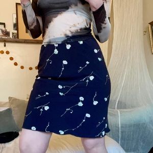 FLORAL KNEE LENGTH FLOWY SKIRT